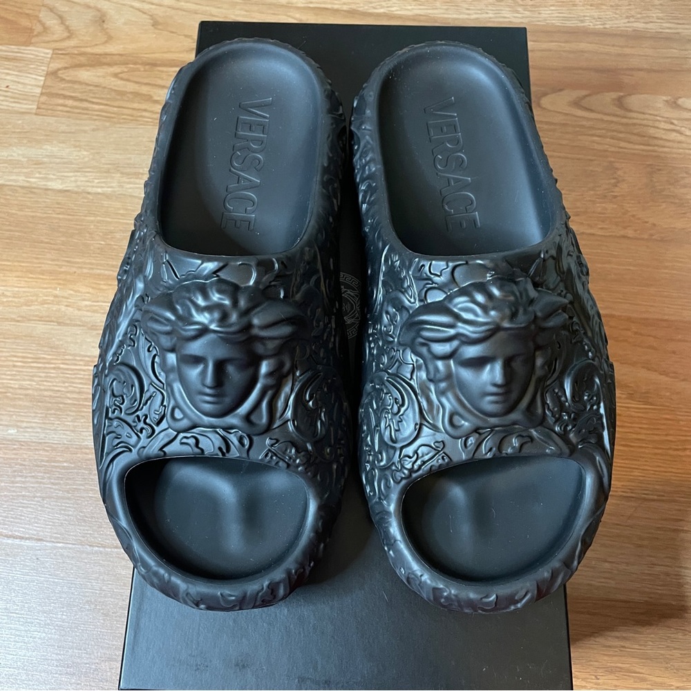 Versace Medusa Head Pool Slides Unisex- Size 41 or 8